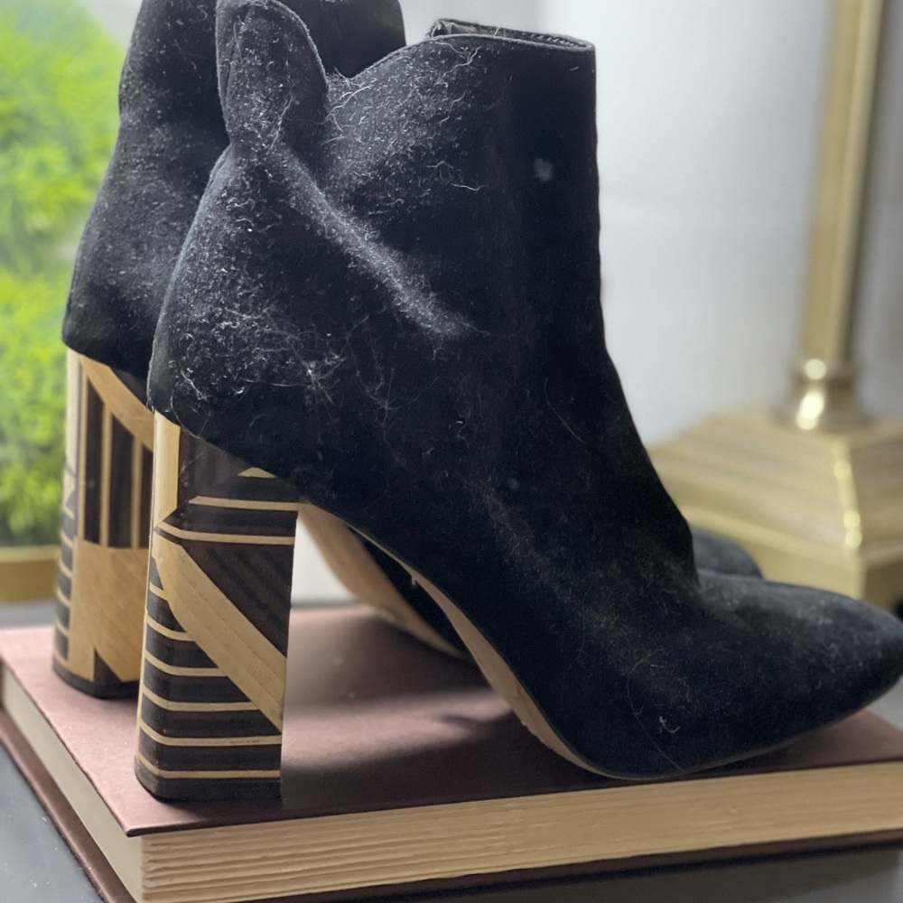 Wood detail heeled black suede bootie